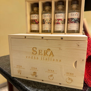 Vodka Sera Cofanetto 4 Stagioni Mignon 4x10cl - Sera - Cassetta in Legno